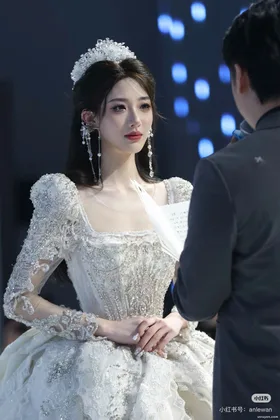 Ánh Sáng Sau Biển Quảng Cáo