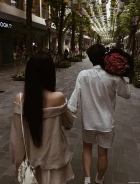 Bắt Gặp Chồng Dẫn Tiểu Tam Đi Mua Sắm