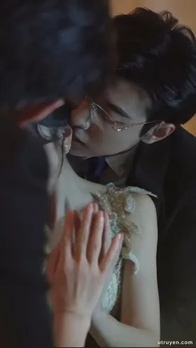 Chim Hoàng Yến Trong Lồng Sói