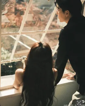 Chồng Tặng Son Cho Nhân Viên