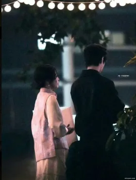 Đôi Mắt Chứa Đầy Sao Trời