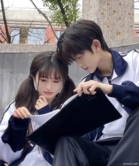 Lạnh Lùng Nhưng Nghiện Khoe Bạn Gái