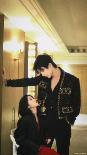 Người Luôn Đứng Phía Sau Em