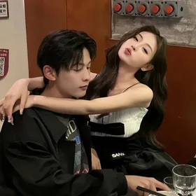 Tự Chui Vào Miệng Cọp