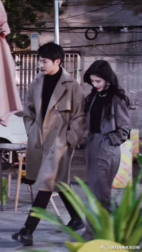 Vị Hôn Phu Của Tôi Lén Tài Trợ Cho Một Cô Bé